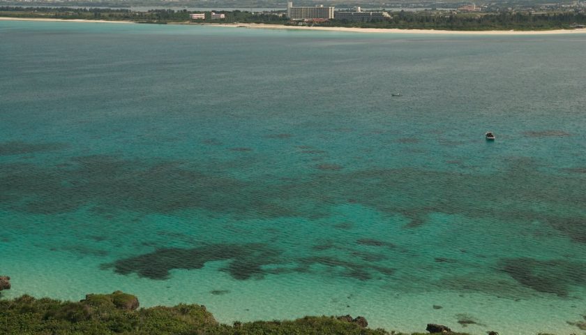 沖縄県の絶景スポット「竜宮城展望台」