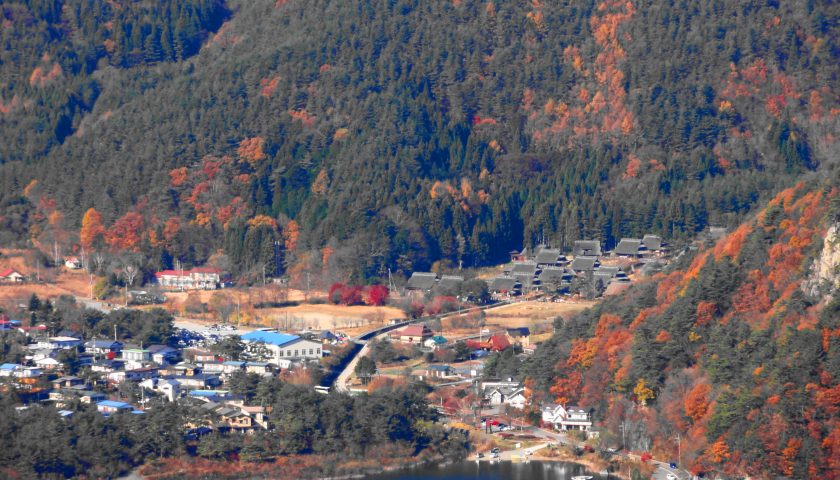 山梨県の絶景スポット「西湖いやしの里 根場」