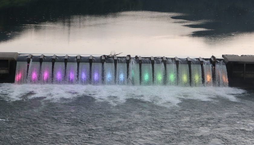 岩手県の絶景スポット「錦秋湖」