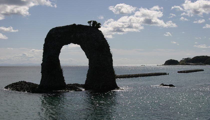 北海道の絶景スポット「鍋釣岩」
