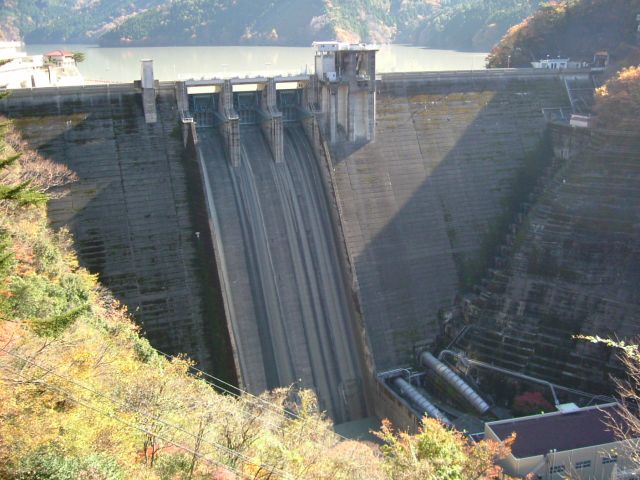 静岡県の絶景スポット「井川ダム」