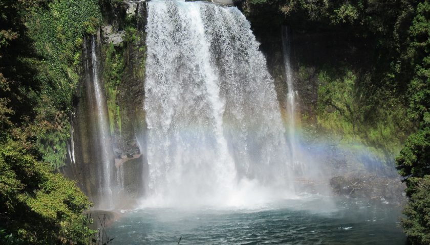 静岡県の絶景スポット「音止めの滝」