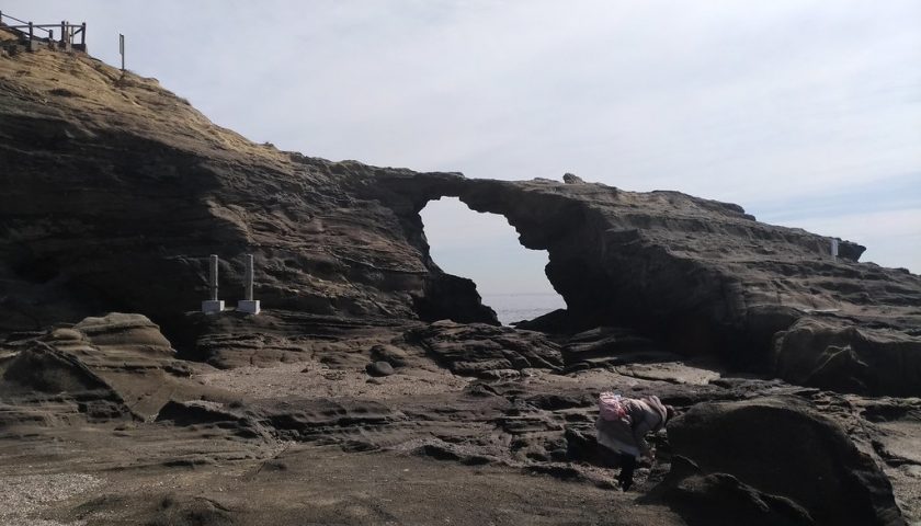 神奈川県の絶景スポット「馬の背洞門」